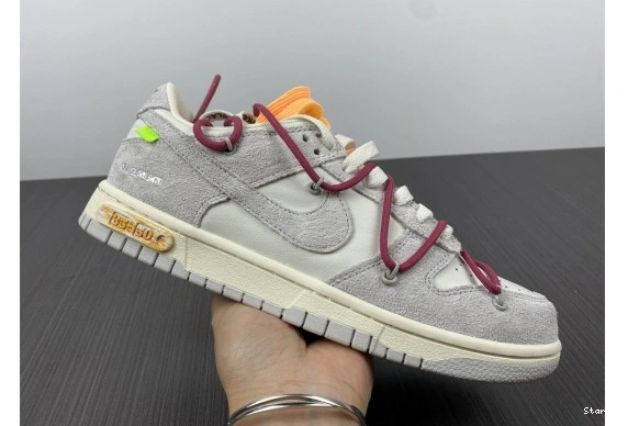 Lot DJ0950-114 35 Dunk Nike O-W Low 1107